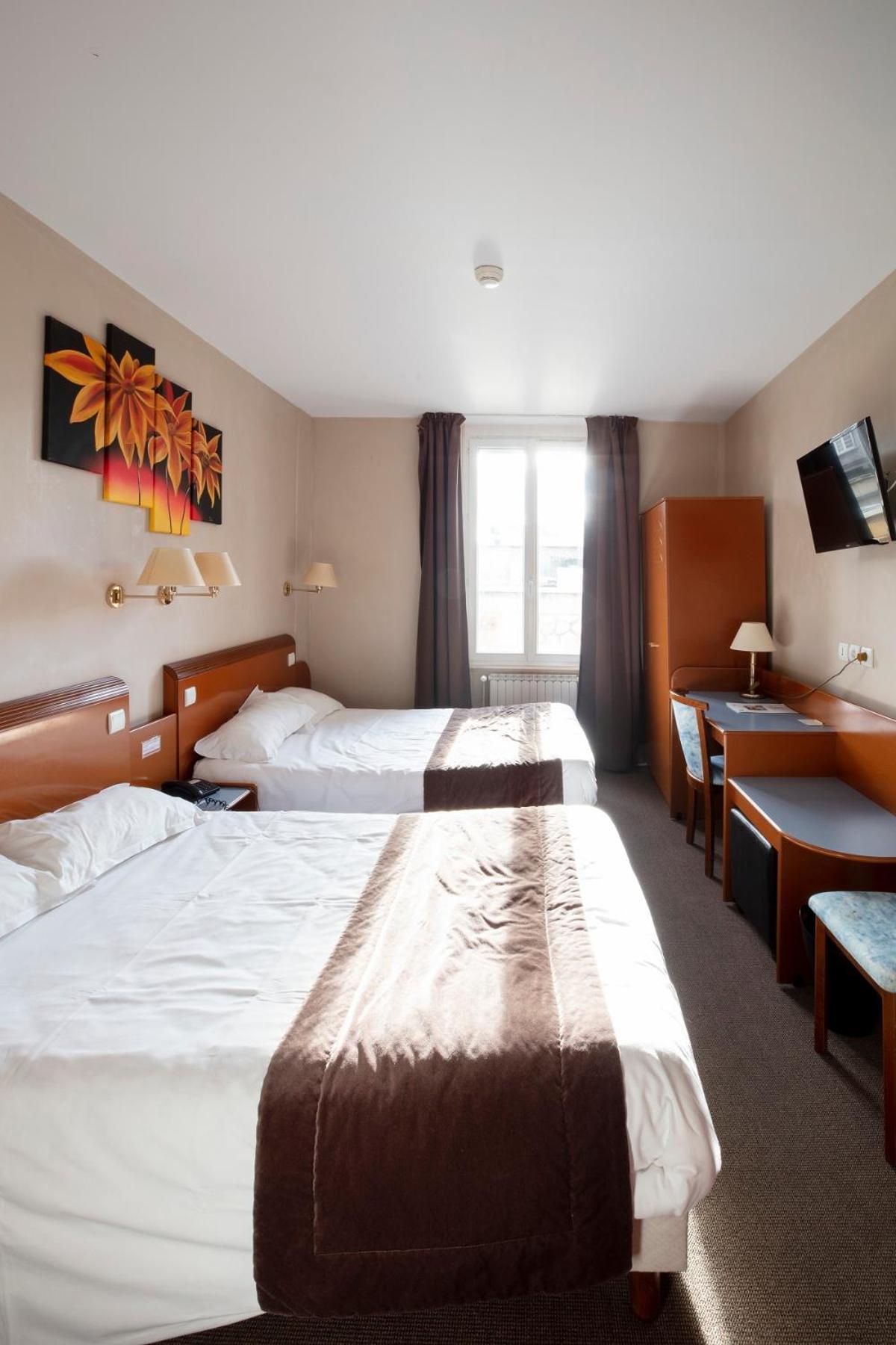Logis Hotel Des Bourbons Montluçon Exteriör bild