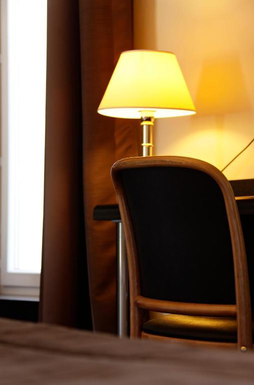 Logis Hotel Des Bourbons Montluçon Rum bild