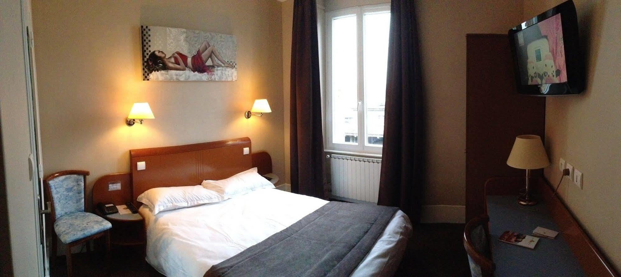 Logis Hotel Des Bourbons Montluçon Exteriör bild